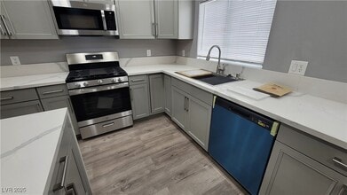 Building Photo - 2600 Sidonia Ave