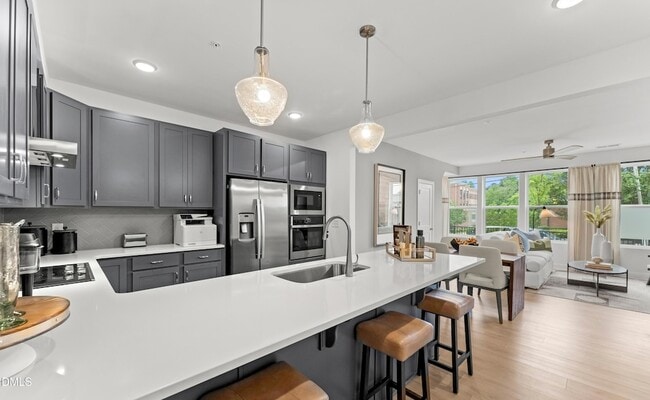 Building Photo - 602 Mkt Grv Dr