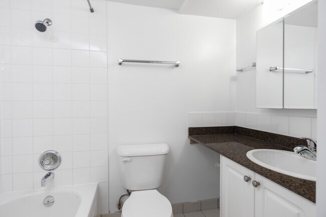 Building Photo - Central Plaza