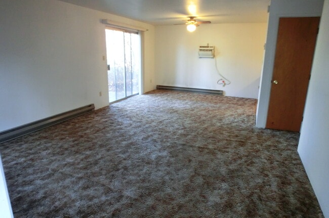 Building Photo - Very Clean Duplex