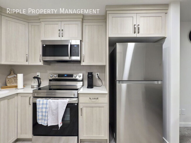 Photo du bâtiment - 50% OFF YOUR FIRST MONTHS RENT! AMAZING 2 ...
