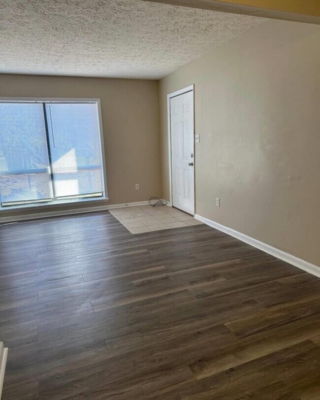 Foto del edificio - 615 Carter Ln