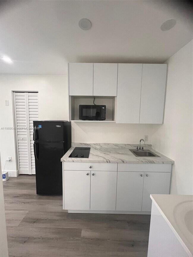 Foto del edificio - 19541 NW 57th Ct