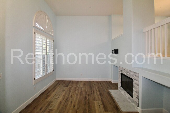 Building Photo - Sorrento Valley, 10304 Wateridge Cir #260,...