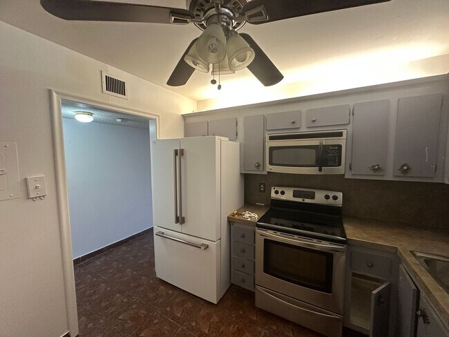 Foto del edificio - 2 Bedroom Condo in Lauderhill - Castle Apartments - Building 16 55+