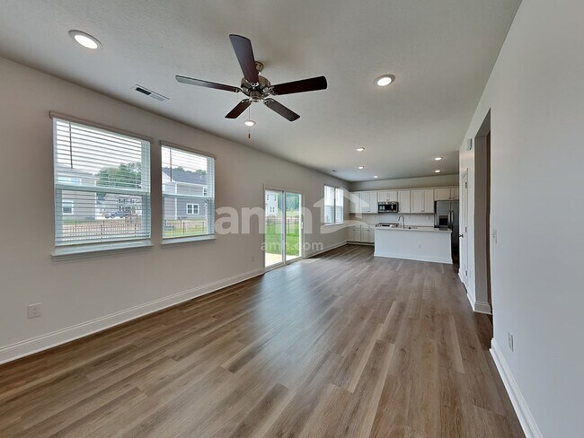 Foto del edificio - 405 Golden Maple Pl
