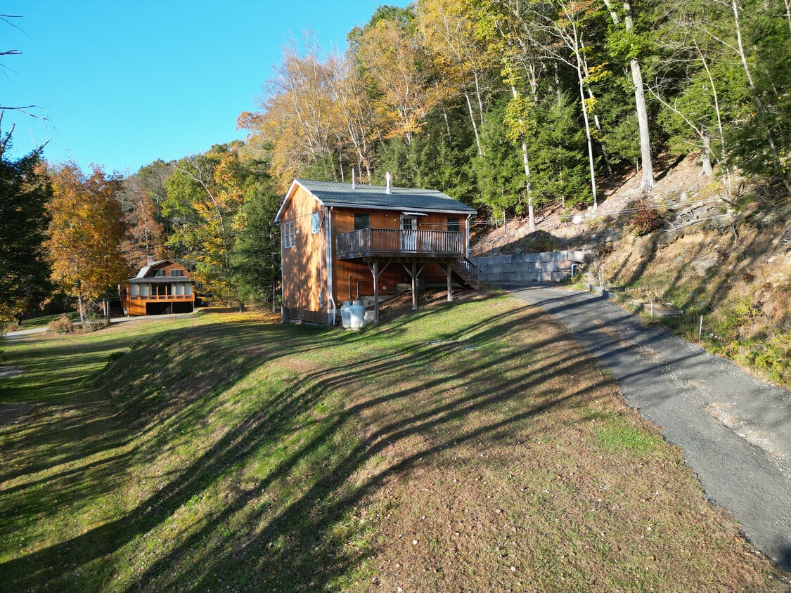 Primary Photo - 84 Carpenter Rd