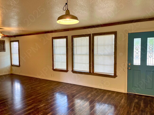 Building Photo - 166 Fargo Ave