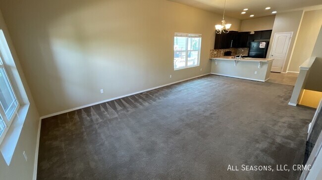 Photo - 1752 Derbyshire St House