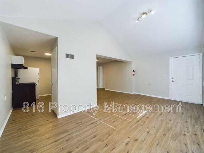 Foto del edificio - 5722 Norton Ave