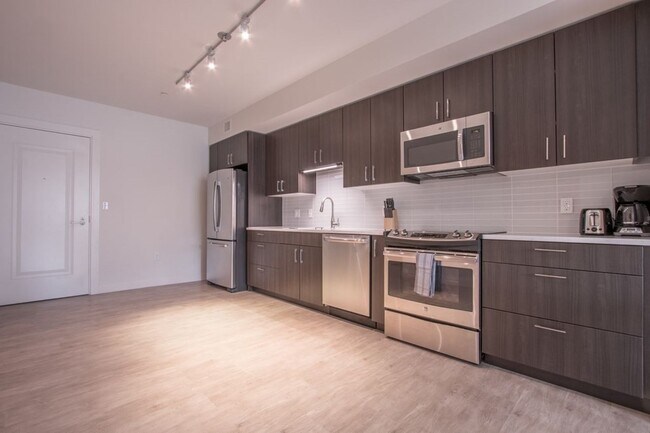 Building Photo - 903 Beacon St