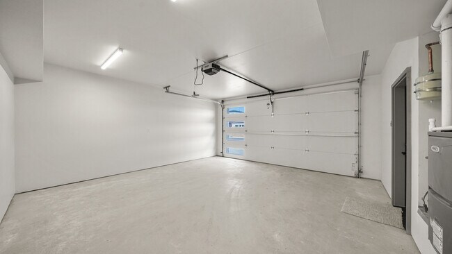 Building Photo - 353 Toms Cyn Dr