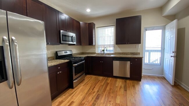 Building Photo - 2986 N Elston Ave