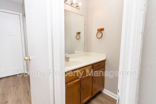 Foto del edificio - 7808 Holiday Hills Cir