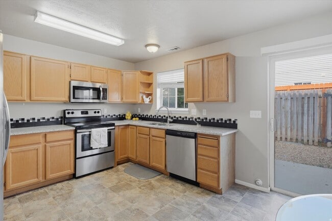 Building Photo - 147 W 1190 N