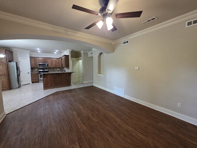 Building Photo - 605 NW 17th Ct