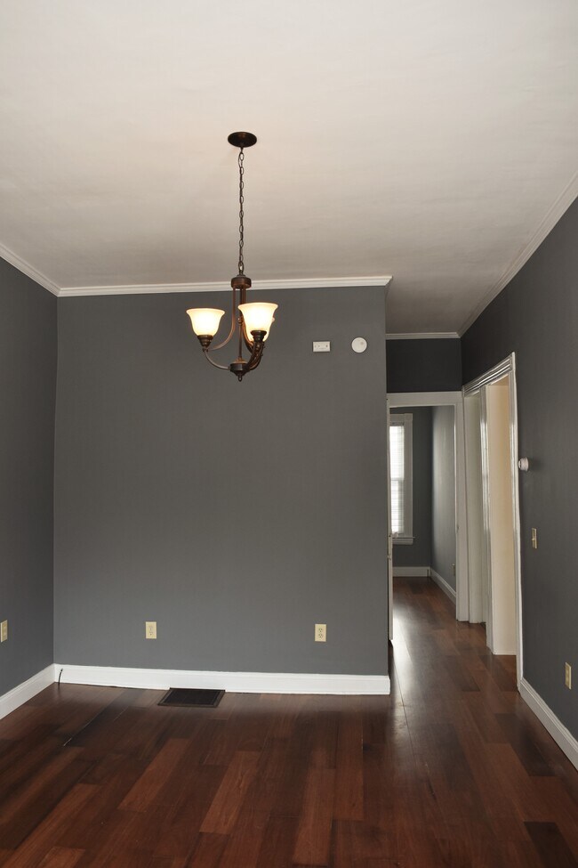 Sala de estar - 614 W 1st St