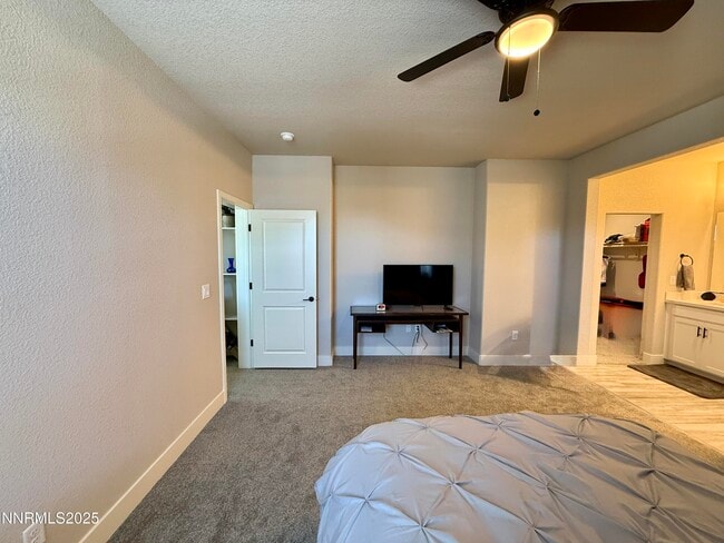 Building Photo - 452 Blackbird Ln