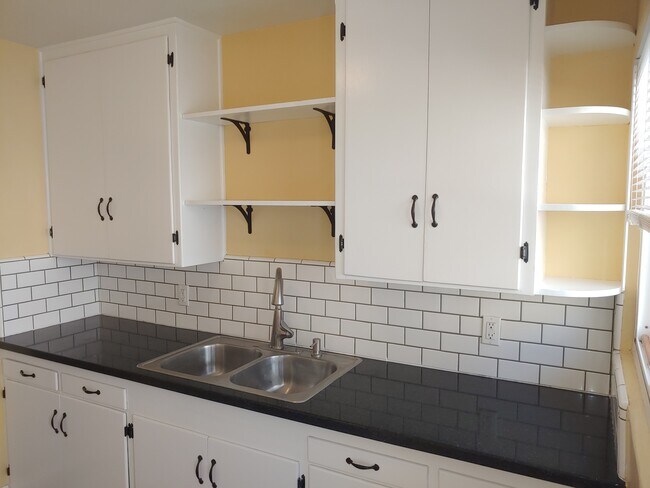 Foto del edificio - 1740 Sunset Cliffs Blvd