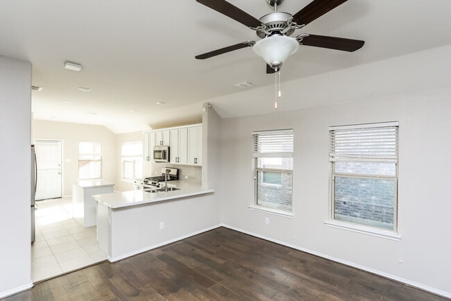 Building Photo - 8473 Blue Violet Trl
