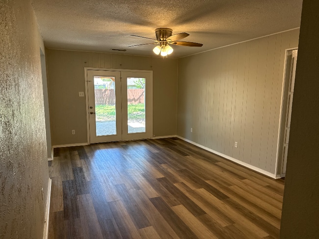 Building Photo - 2311 Vassar Ct