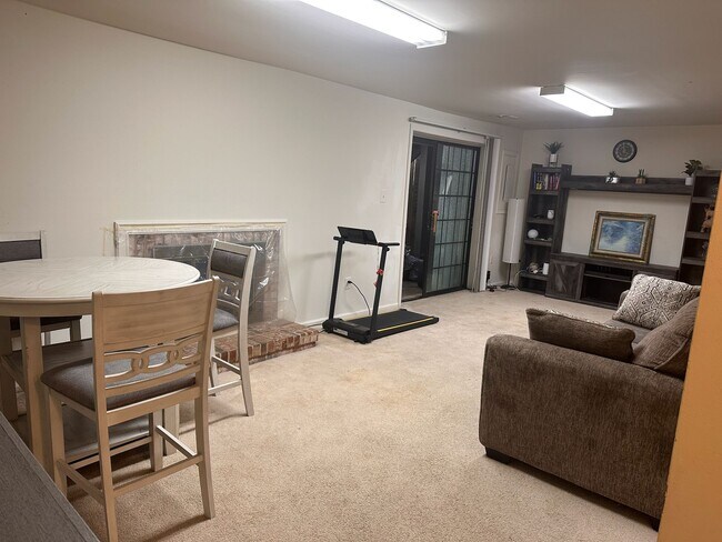 Foto del edificio - 9620 Hillock Ct