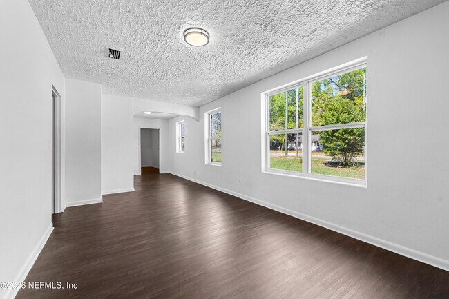 Building Photo - 3250 Soutel Dr