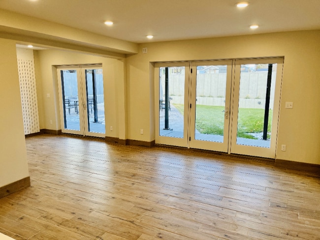 Building Photo - 1001 River Dr