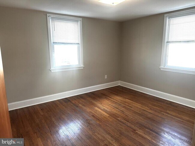 Foto del edificio - 659 N Main St