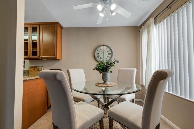 Foto del edificio - 539 Woodside Oaks