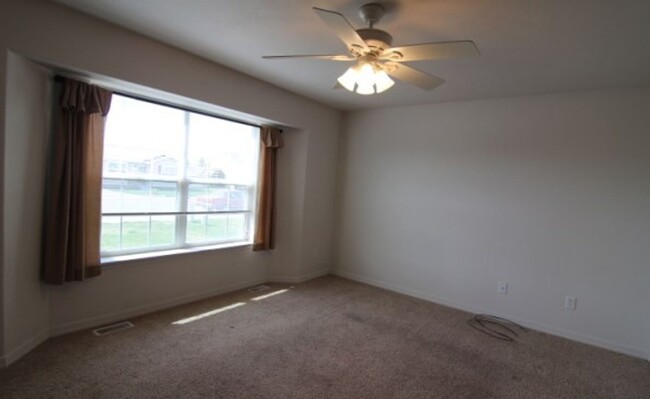 Foto del edificio - Newer 3 bedroom twin home in east Idaho Falls