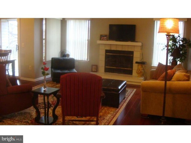 Foto del edificio - 812 Eagles Chase Dr