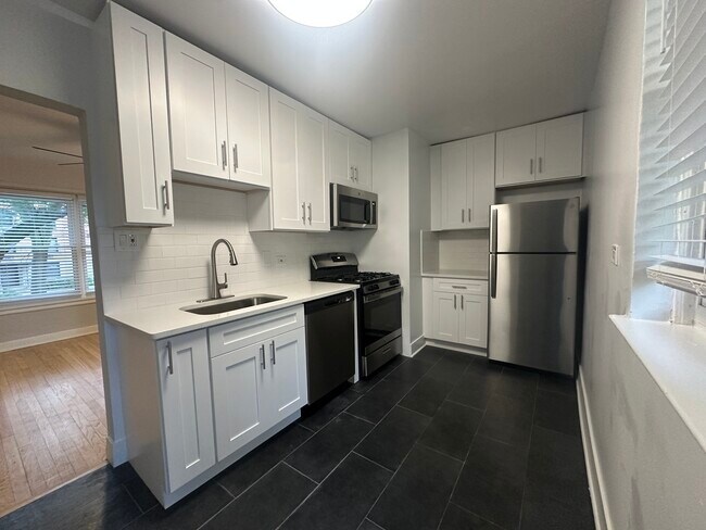 Foto del edificio - 2548 W Fitch Ave
