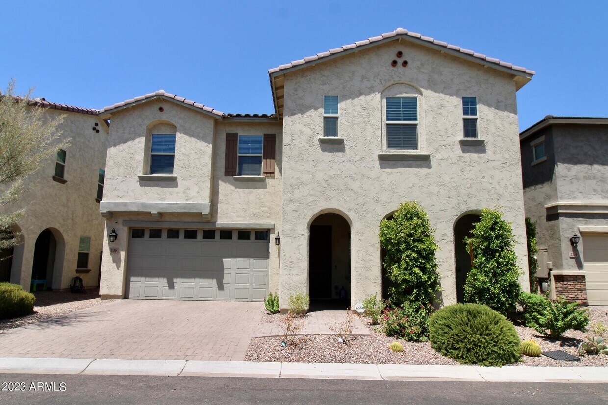 Primary Photo - 208 E Brinley Dr