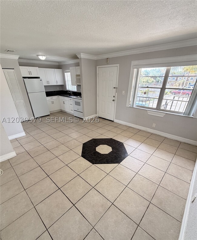 Building Photo - 412 Lakeside Dr
