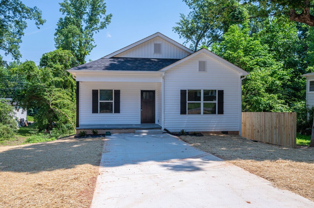 Foto principal - Your New Home Awaits in Hickory!