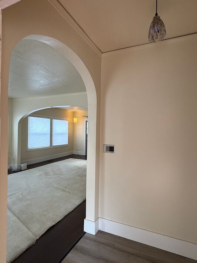 Foto del edificio - Better an a 3 Bedroom - 2 Bed House with a Studio