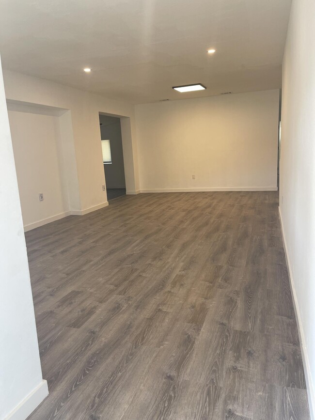 Building Photo - 1730 NE 170th St