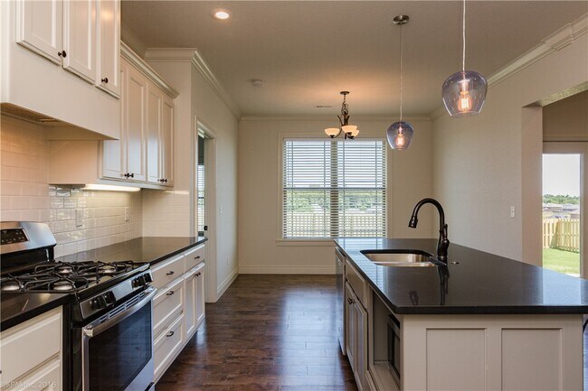 Building Photo - 1620 Sweetbriar Way