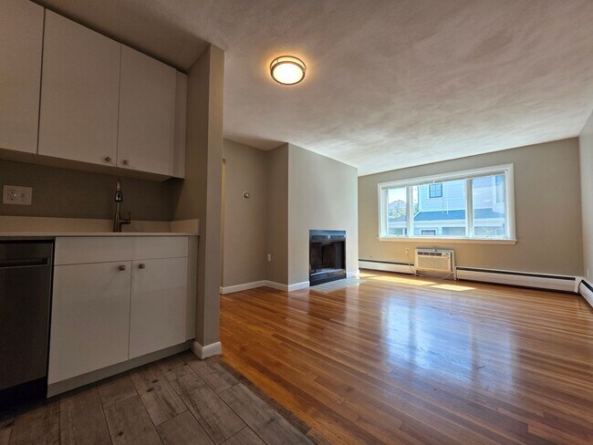 Foto del edificio - No Brokers Fee, Heat, Hot Water Included, ...