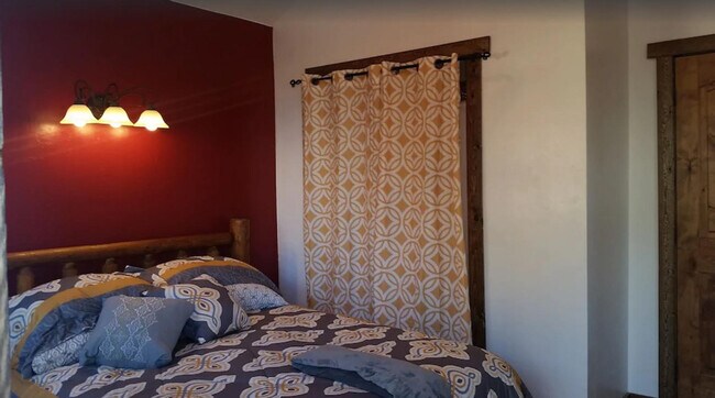 Foto del edificio - 611 Cedar Highlands Dr