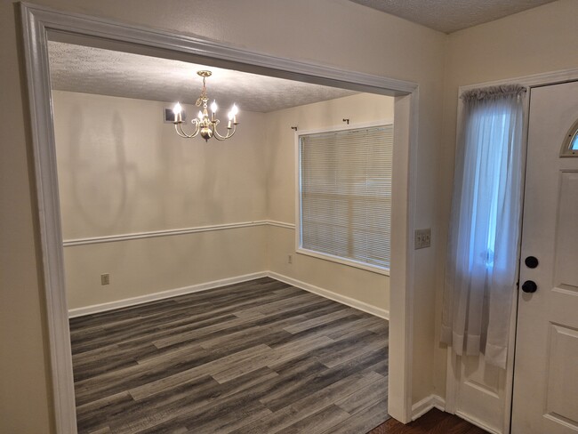Building Photo - 153 Valleydale Dr