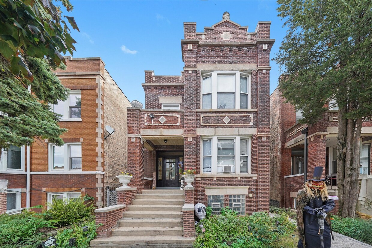 Primary Photo - 2103 Highland Ave