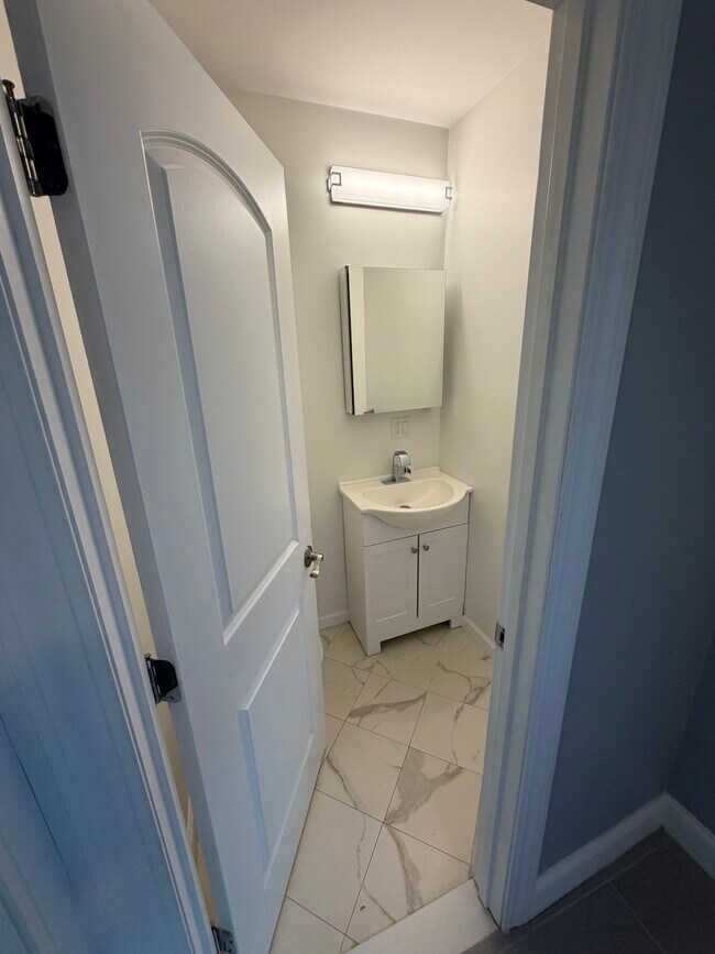 MEDIO BAÑO - 31 Middle St