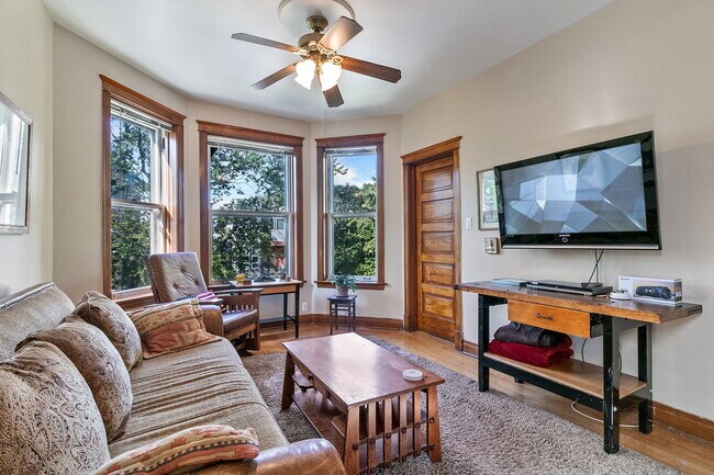 Foto del edificio - 1821 N Sawyer Ave