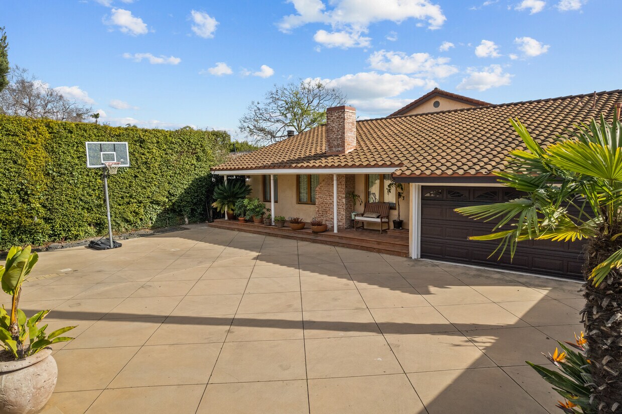 Foto principal - 12510 W Sunset Blvd