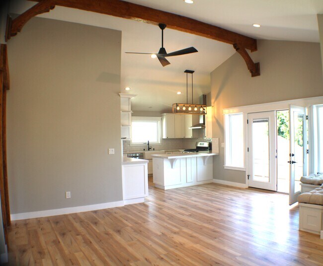 Building Photo - 2119 Andreo Ave