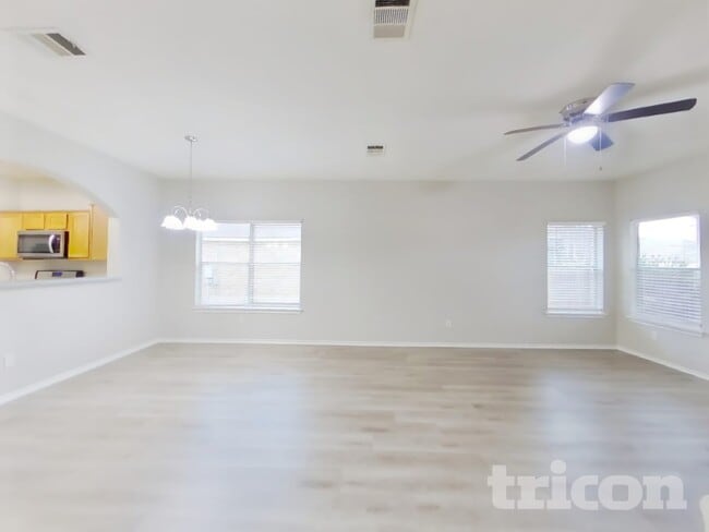 Building Photo - 705 Pampas Ricas Dr