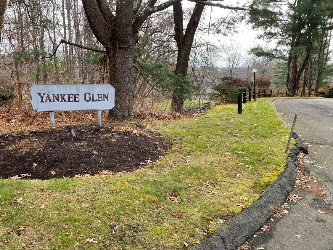 Primary Photo - 3 Yankee Glen Rd