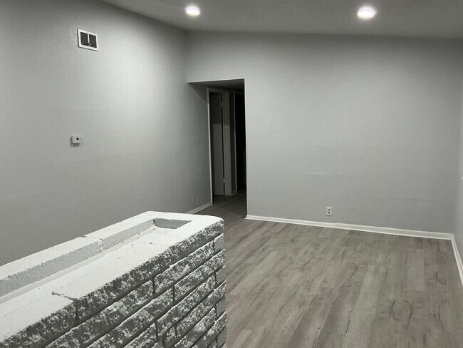 Foto del edificio - Updated 3 bed 1 bath